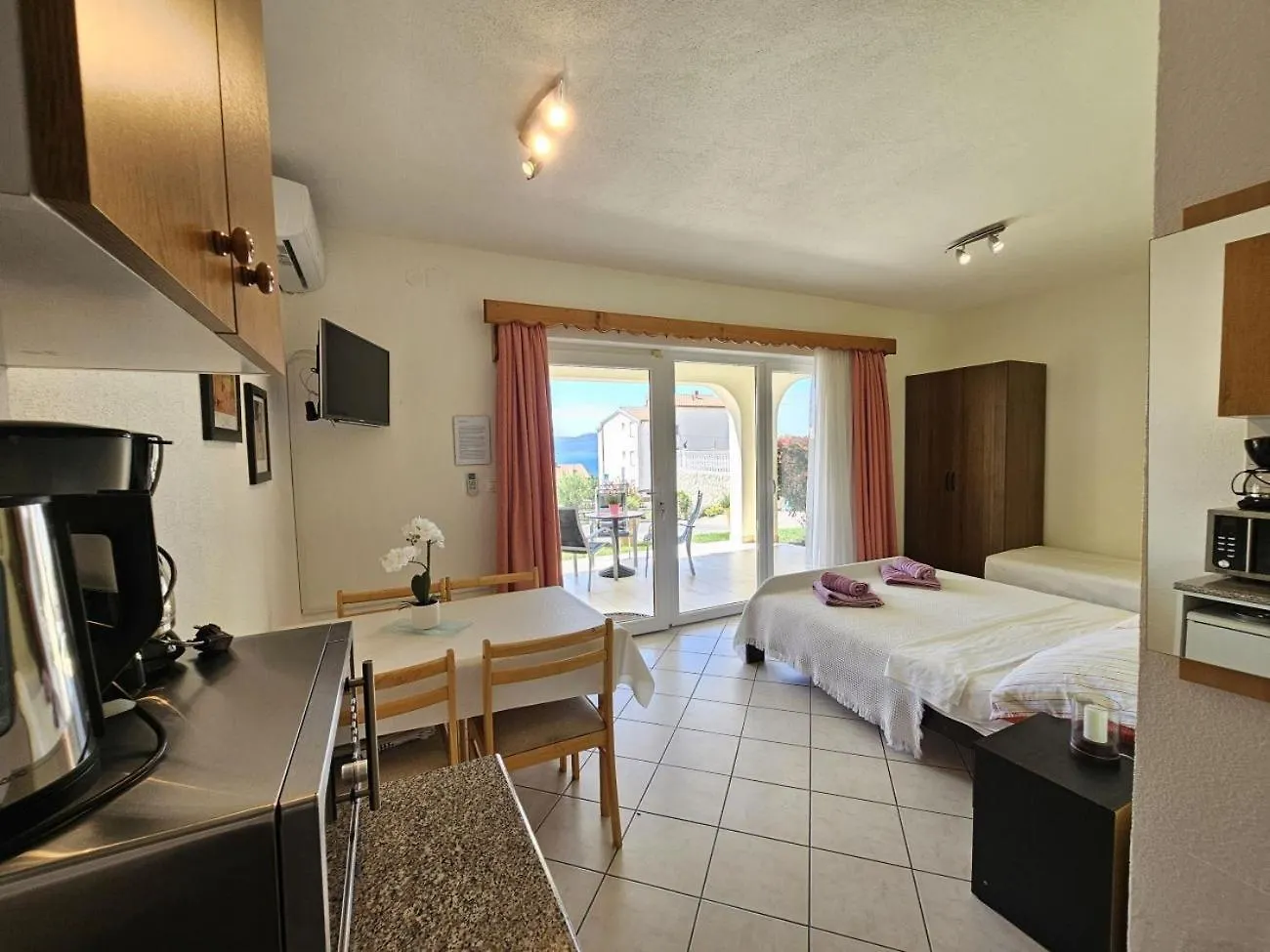 Keti 2 Nv - Studio Apartment With Terrace Novi Vinodolski